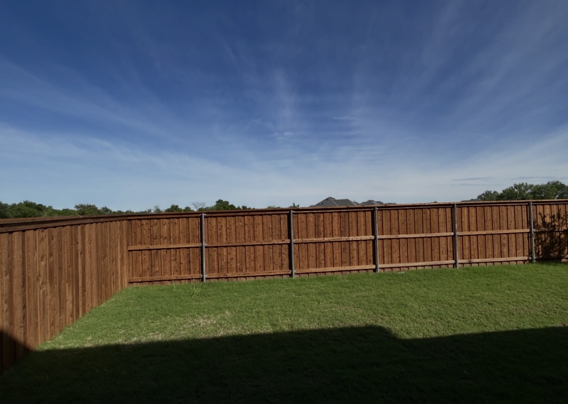 New cedar fence with metal posts